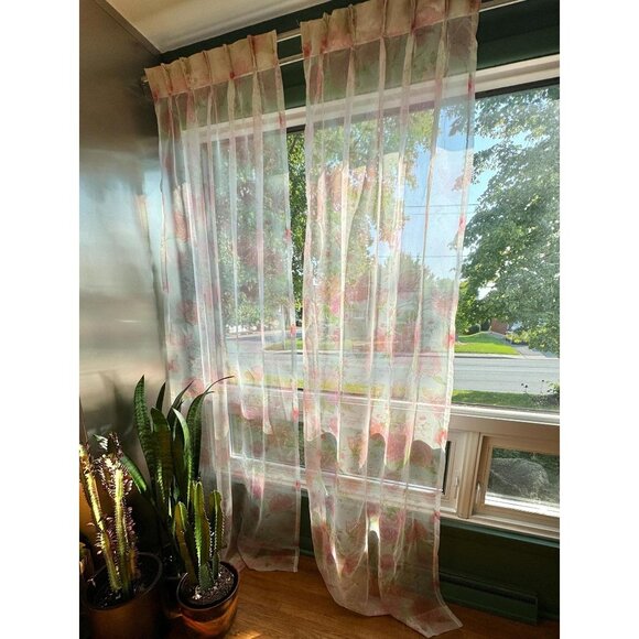 Vintage 1960s pair of curtains, pink floral bouquet, long and narrow, sheer - Picture 3 of 9